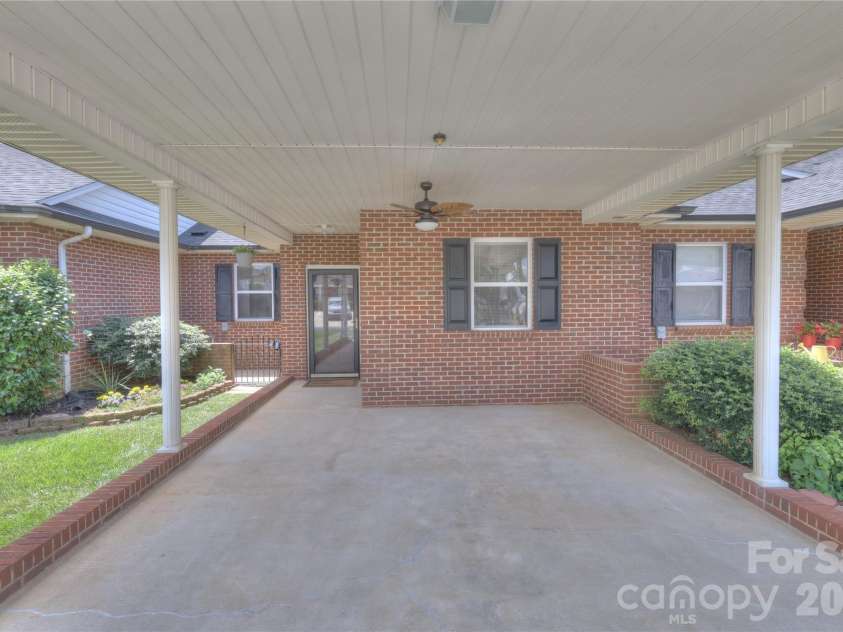 3927 Jasmine Lane, Denver, NC 28037.  MLS# CAR4403567, YatesRealty ID 37431. 
