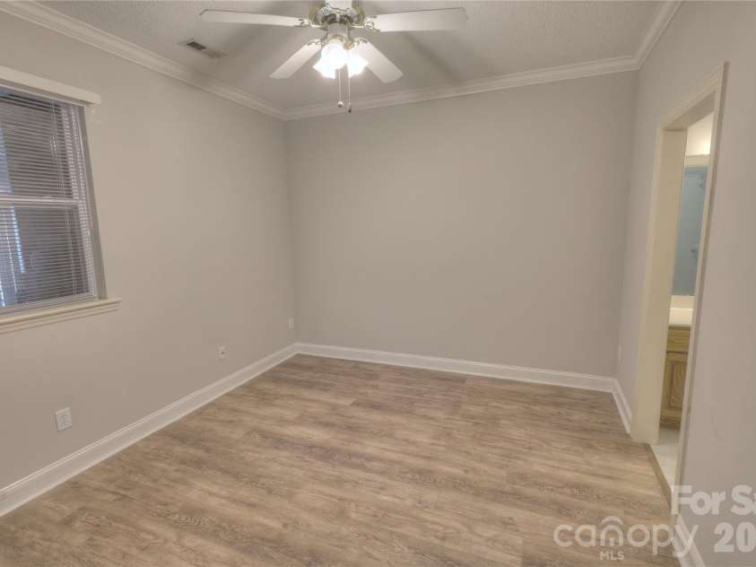 3927 Jasmine Lane, Denver, NC 28037.  MLS# CAR4403567, YatesRealty ID 37431. 