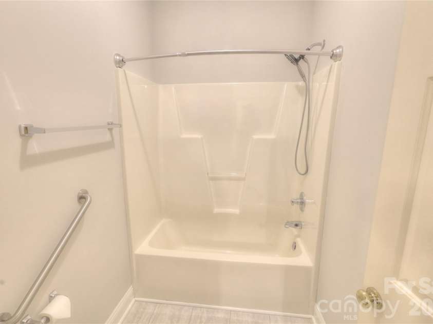 3927 Jasmine Lane, Denver, NC 28037.  MLS# CAR4403567, YatesRealty ID 37431. 