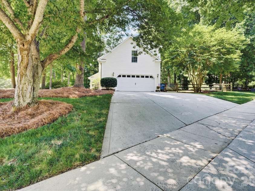 2908 Pinewood Hill Drive, Matthews, NC 28105.  MLS# CAR4394283, YatesRealty ID 37433. 