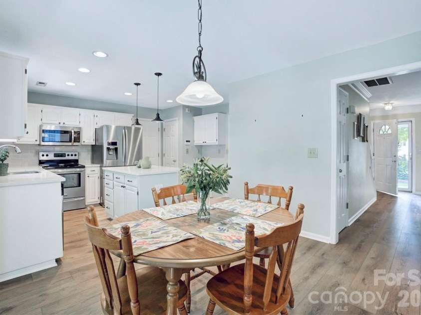 2908 Pinewood Hill Drive, Matthews, NC 28105.  MLS# CAR4394283, YatesRealty ID 37433. 