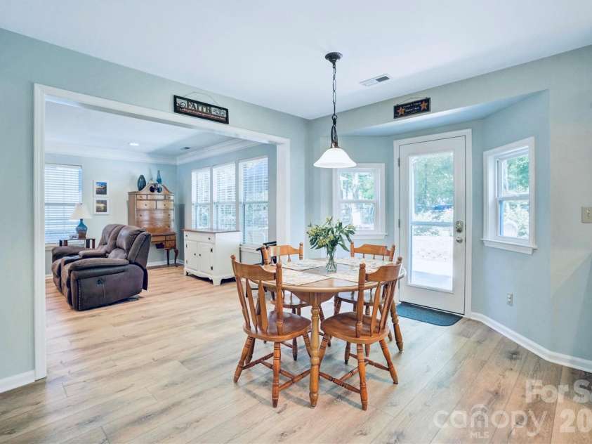 2908 Pinewood Hill Drive, Matthews, NC 28105.  MLS# CAR4394283, YatesRealty ID 37433. 