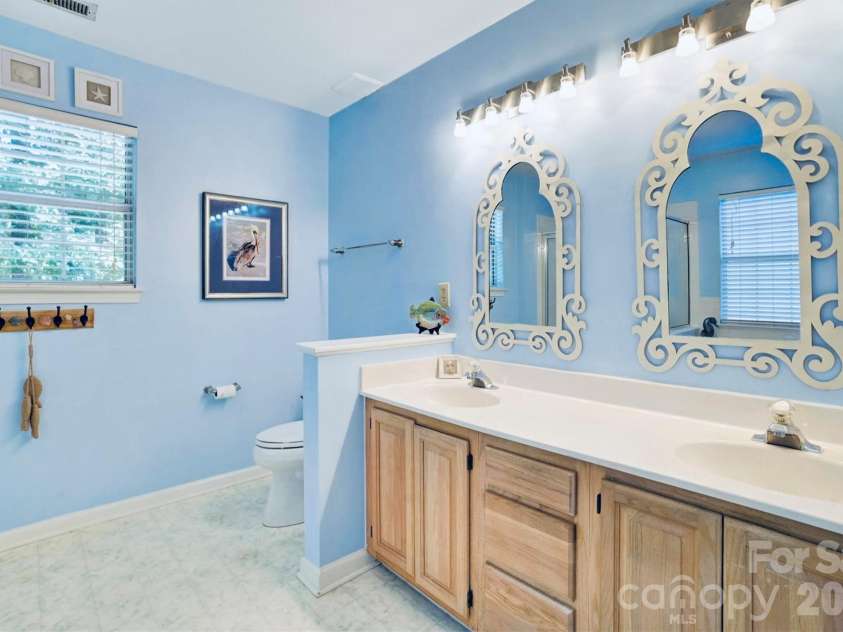 2908 Pinewood Hill Drive, Matthews, NC 28105.  MLS# CAR4394283, YatesRealty ID 37433. 