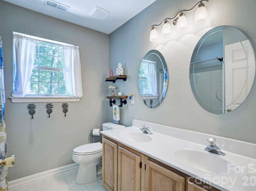 2908 Pinewood Hill Drive, Matthews, NC 28105.  MLS# CAR4394283, YatesRealty ID 37433. 
