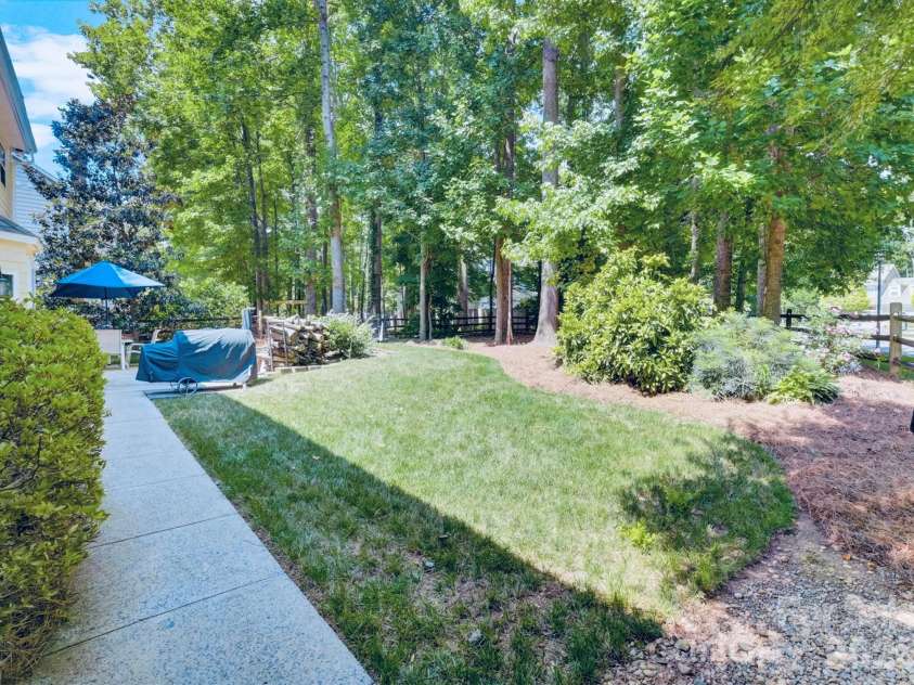2908 Pinewood Hill Drive, Matthews, NC 28105.  MLS# CAR4394283, YatesRealty ID 37433. 