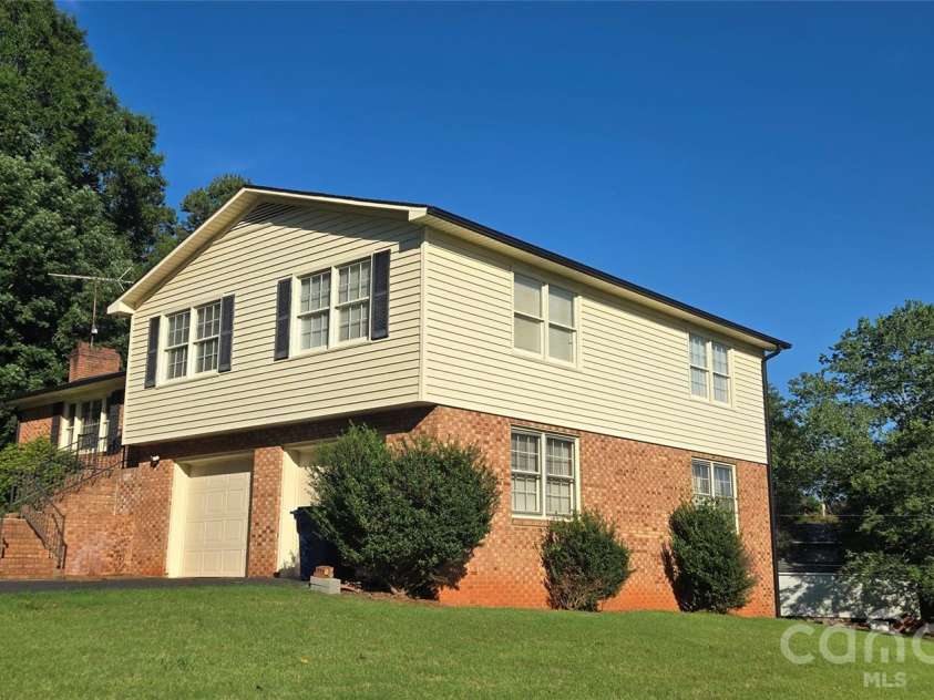 131 Morvue Loop, Statesville, NC 28625.  MLS# CAR4375122, YatesRealty ID 37436. 