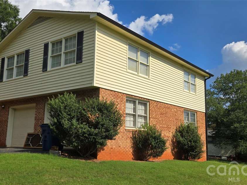 131 Morvue Loop, Statesville, NC 28625.  MLS# CAR4375122, YatesRealty ID 37436. 