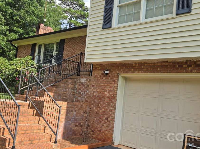 131 Morvue Loop, Statesville, NC 28625.  MLS# CAR4375122, YatesRealty ID 37436. 