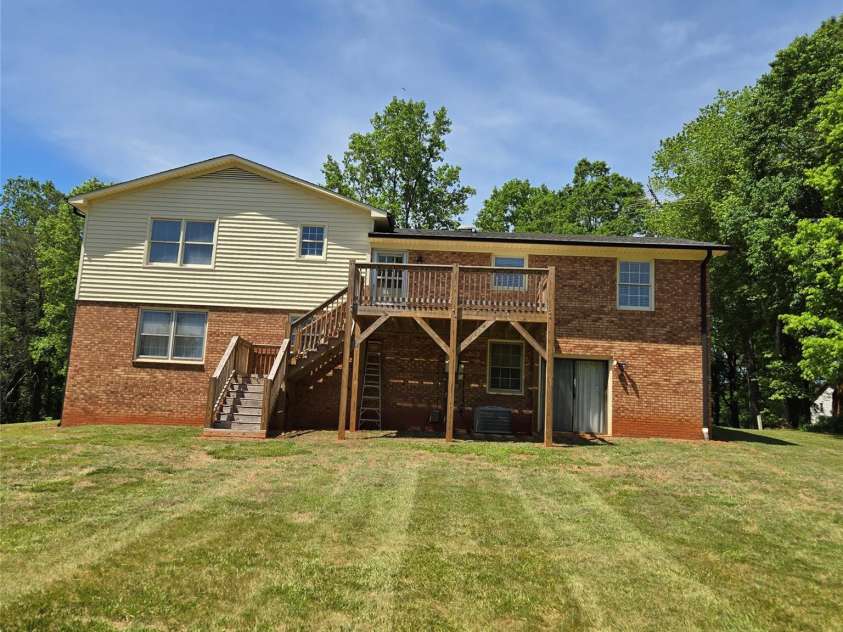 131 Morvue Loop, Statesville, NC 28625.  MLS# CAR4375122, YatesRealty ID 37436. 