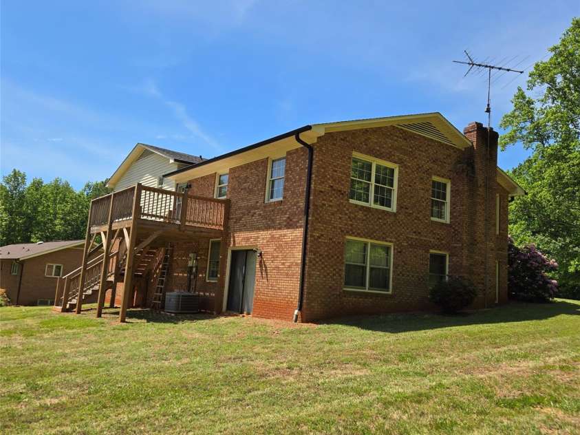 131 Morvue Loop, Statesville, NC 28625.  MLS# CAR4375122, YatesRealty ID 37436. 