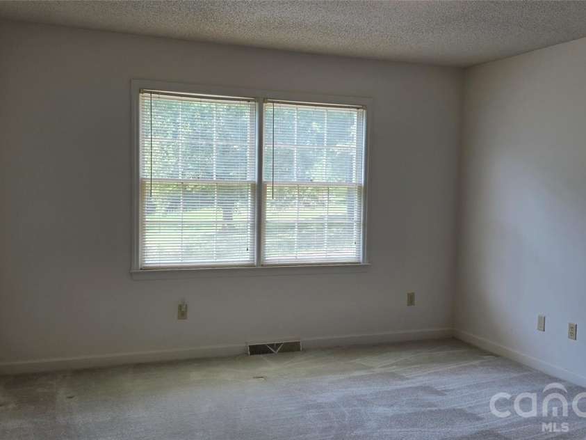 131 Morvue Loop, Statesville, NC 28625.  MLS# CAR4375122, YatesRealty ID 37436. BR 1