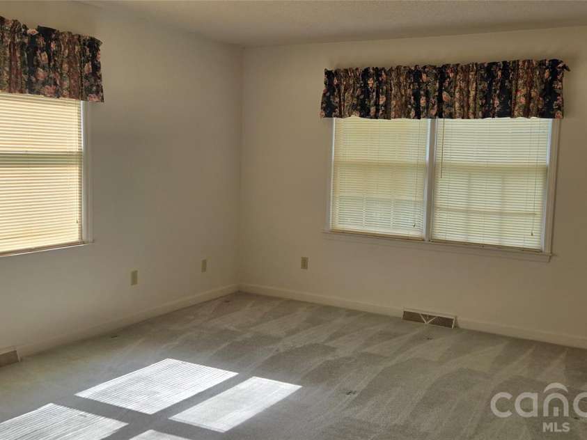 131 Morvue Loop, Statesville, NC 28625.  MLS# CAR4375122, YatesRealty ID 37436. BR 2