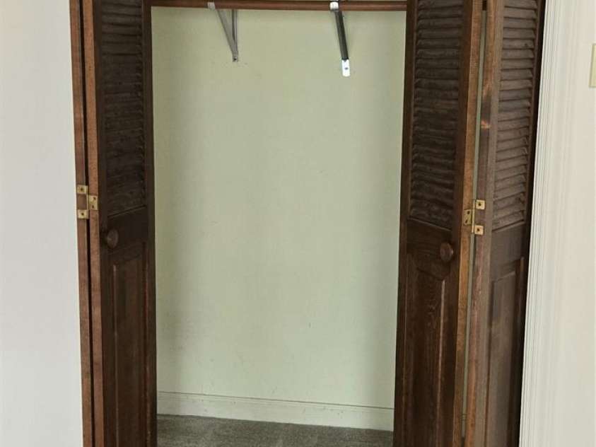 131 Morvue Loop, Statesville, NC 28625.  MLS# CAR4375122, YatesRealty ID 37436. BR CLOSET