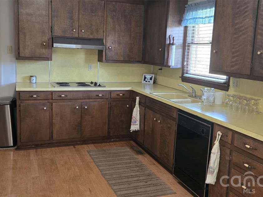 131 Morvue Loop, Statesville, NC 28625.  MLS# CAR4375122, YatesRealty ID 37436. Kitchen