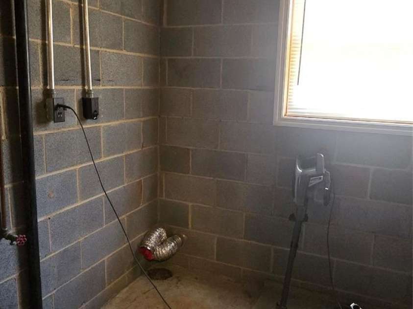 131 Morvue Loop, Statesville, NC 28625.  MLS# CAR4375122, YatesRealty ID 37436. Laundry area - ll