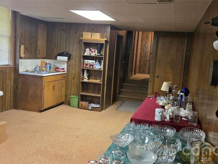 131 Morvue Loop, Statesville, NC 28625.  MLS# CAR4375122, YatesRealty ID 37436. Lower level great room