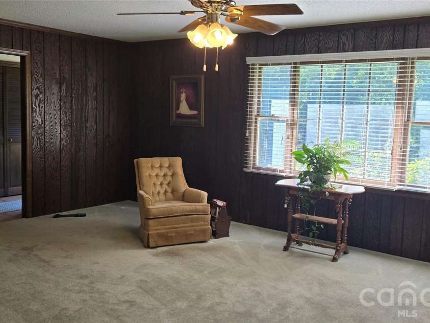 131 Morvue Loop, Statesville, NC 28625.  MLS# CAR4375122, YatesRealty ID 37436. LR