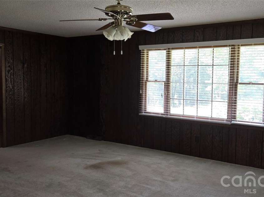 131 Morvue Loop, Statesville, NC 28625.  MLS# CAR4375122, YatesRealty ID 37436. LR