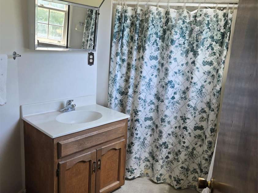 131 Morvue Loop, Statesville, NC 28625.  MLS# CAR4375122, YatesRealty ID 37436. Primary bathroom