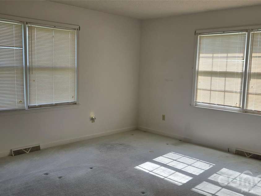 131 Morvue Loop, Statesville, NC 28625.  MLS# CAR4375122, YatesRealty ID 37436. PRINARY BR