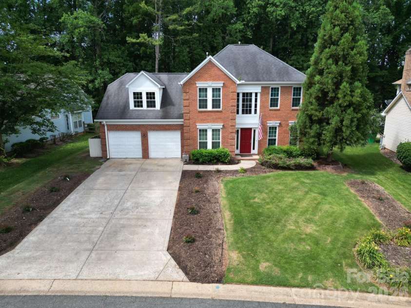 8615 Harmony Bridge Place, Charlotte, NC 28216.  MLS# CAR4381839, YatesRealty ID 37437. 