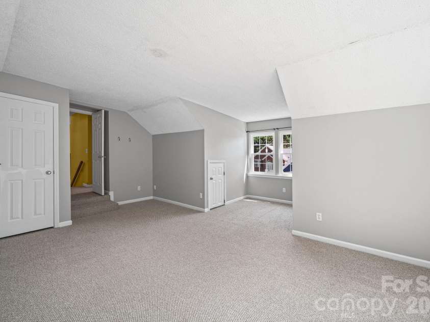8615 Harmony Bridge Place, Charlotte, NC 28216.  MLS# CAR4381839, YatesRealty ID 37437. Bed/Bonus 4