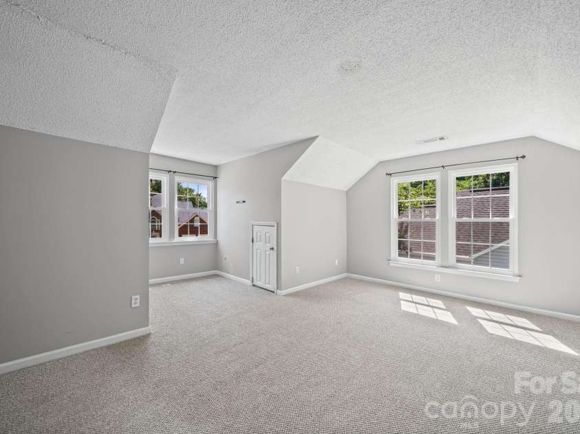 8615 Harmony Bridge Place, Charlotte, NC 28216.  MLS# CAR4381839, YatesRealty ID 37437. Bed/Bonus 4