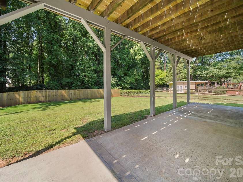 8615 Harmony Bridge Place, Charlotte, NC 28216.  MLS# CAR4381839, YatesRealty ID 37437. Porch