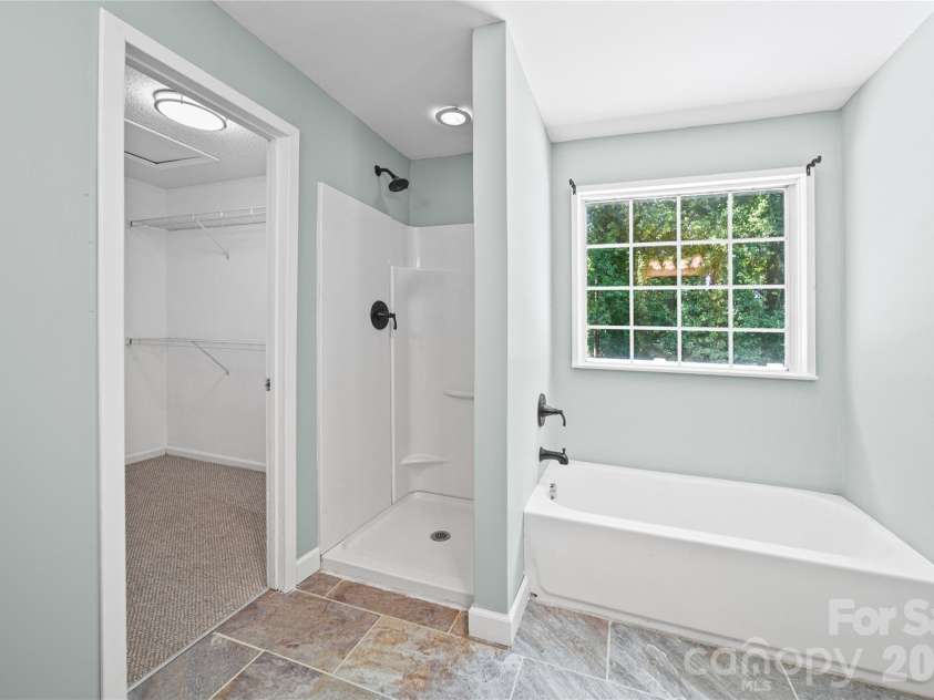 8615 Harmony Bridge Place, Charlotte, NC 28216.  MLS# CAR4381839, YatesRealty ID 37437. Primary Bath
