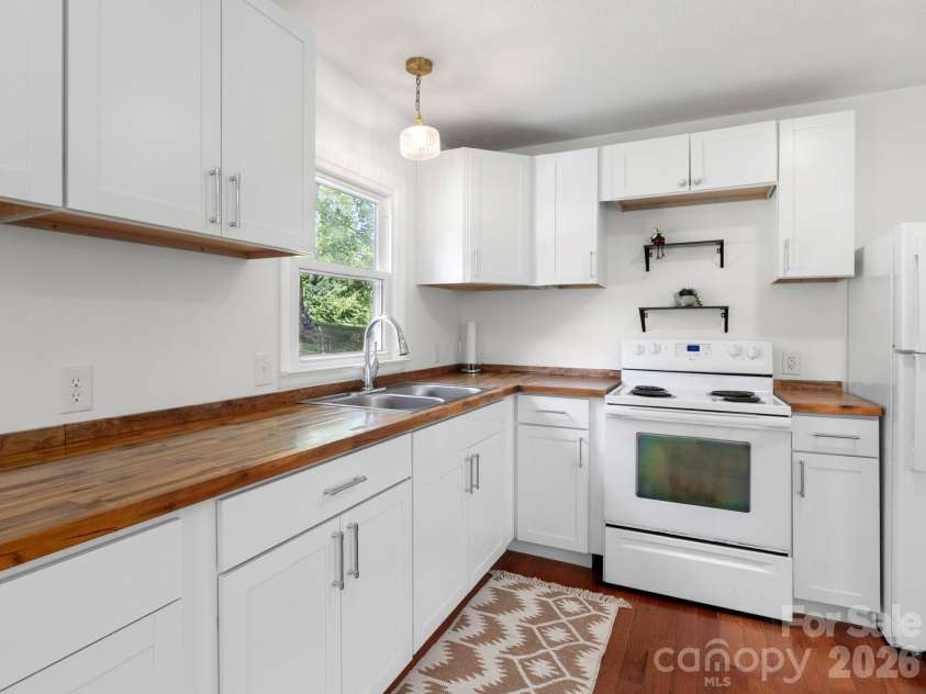 47 Carolina Mountain Drive, Candler, NC 28715.  MLS# CAR4403148, YatesRealty ID 37439. Second view