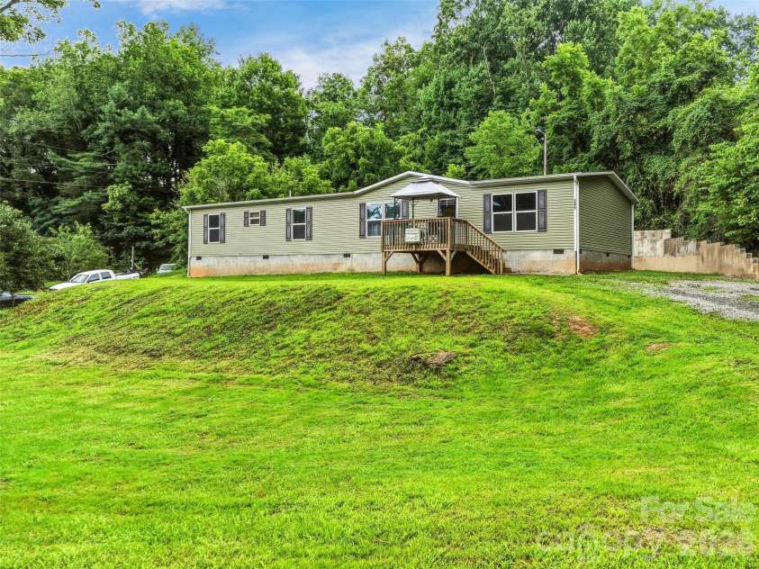 395 Old US 19 23 Highway, Candler, NC 28715.  MLS# CAR4404335, YatesRealty ID 37444. 