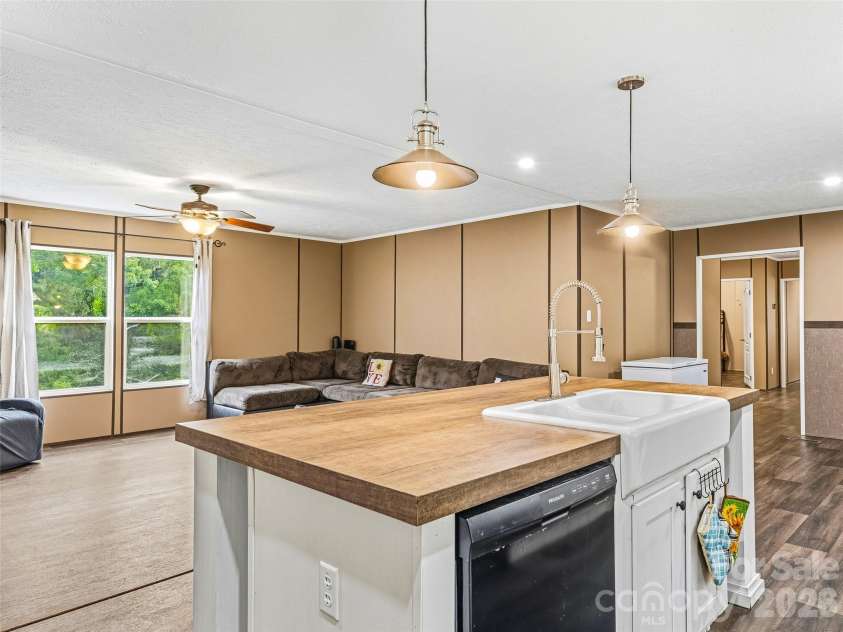 395 Old US 19 23 Highway, Candler, NC 28715.  MLS# CAR4404335, YatesRealty ID 37444. 