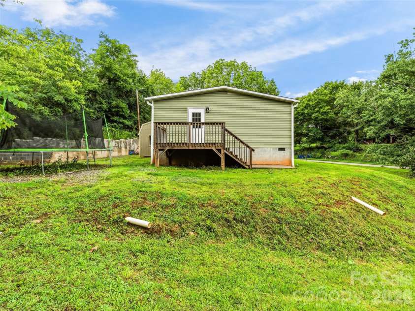 395 Old US 19 23 Highway, Candler, NC 28715.  MLS# CAR4404335, YatesRealty ID 37444. 