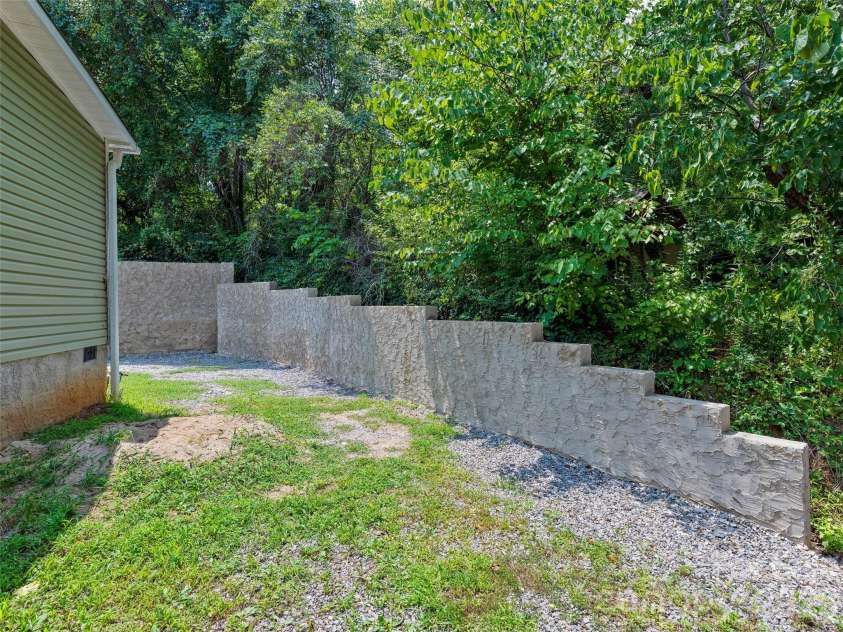 395 Old US 19 23 Highway, Candler, NC 28715.  MLS# CAR4404335, YatesRealty ID 37444. 