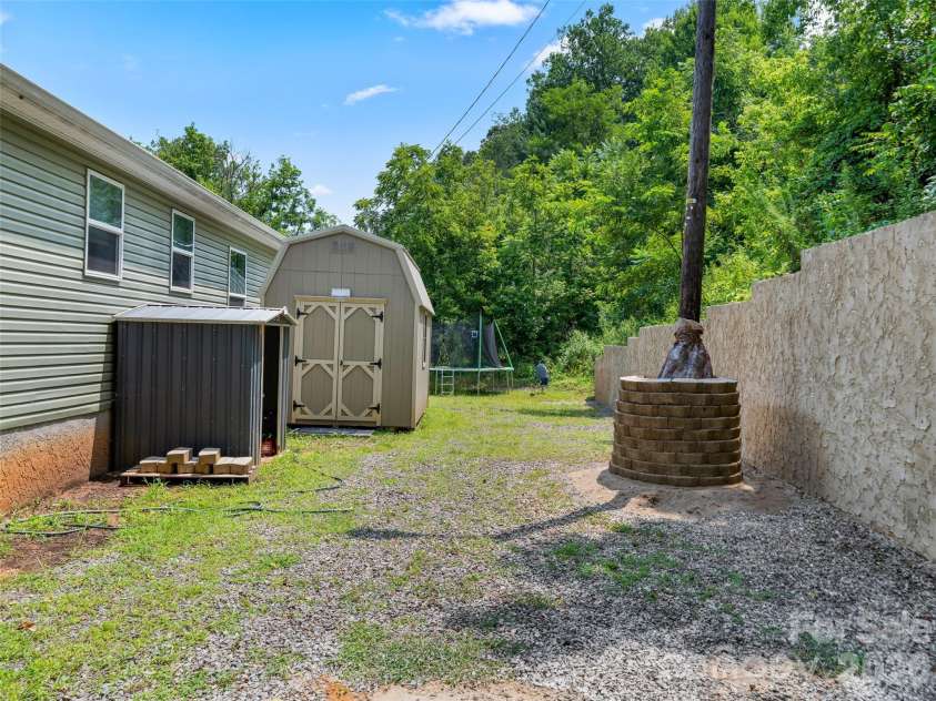 395 Old US 19 23 Highway, Candler, NC 28715.  MLS# CAR4404335, YatesRealty ID 37444. 