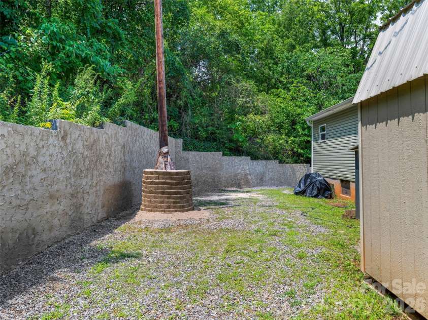 395 Old US 19 23 Highway, Candler, NC 28715.  MLS# CAR4404335, YatesRealty ID 37444. 