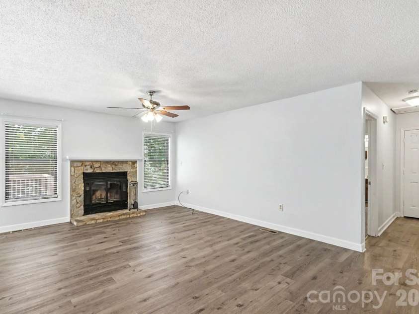 988 Cranberry Circle, Fort Mill, SC 29715.  MLS# CAR4404597, YatesRealty ID 37446. 