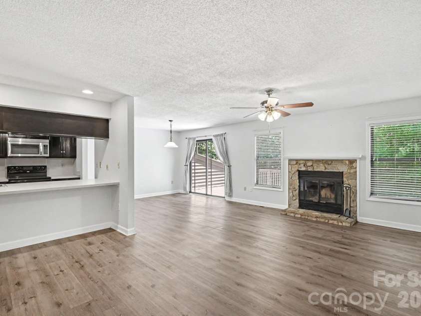 988 Cranberry Circle, Fort Mill, SC 29715.  MLS# CAR4404597, YatesRealty ID 37446. 