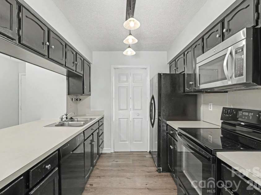 988 Cranberry Circle, Fort Mill, SC 29715.  MLS# CAR4404597, YatesRealty ID 37446. 