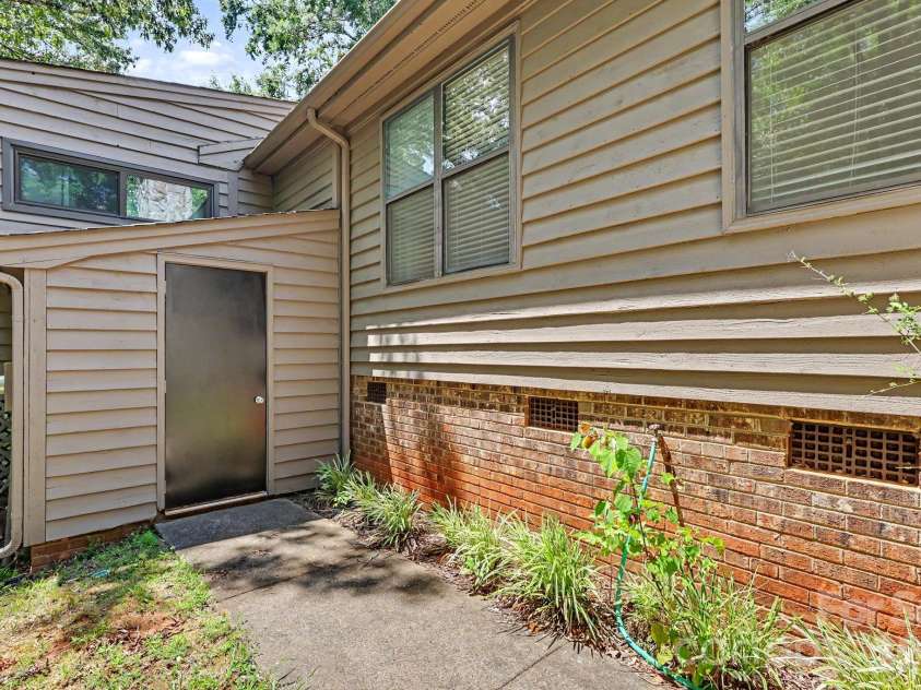 988 Cranberry Circle, Fort Mill, SC 29715.  MLS# CAR4404597, YatesRealty ID 37446. 