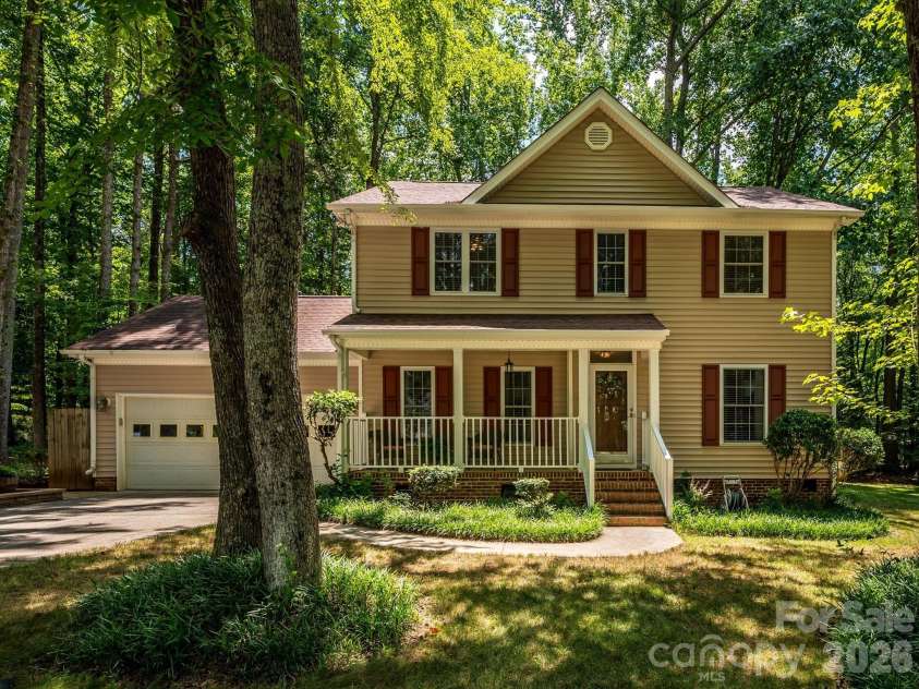 2704 Gold Spike Court, Matthews, NC 28105.  MLS# CAR4403850, YatesRealty ID 37447. 