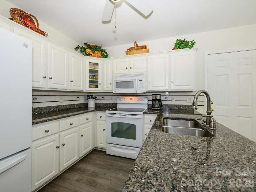 2704 Gold Spike Court, Matthews, NC 28105.  MLS# CAR4403850, YatesRealty ID 37447. 
