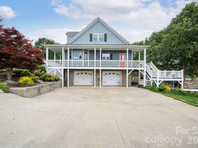 93 Big Sky Drive, Leicester, NC 28748.  MLS# CAR4403278, YatesRealty ID 37449. Ample Parking with a 2-car garage
