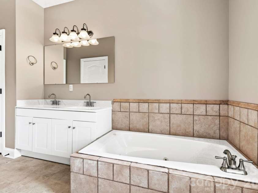 93 Big Sky Drive, Leicester, NC 28748.  MLS# CAR4403278, YatesRealty ID 37449. Double Vanity and Soaking Tub