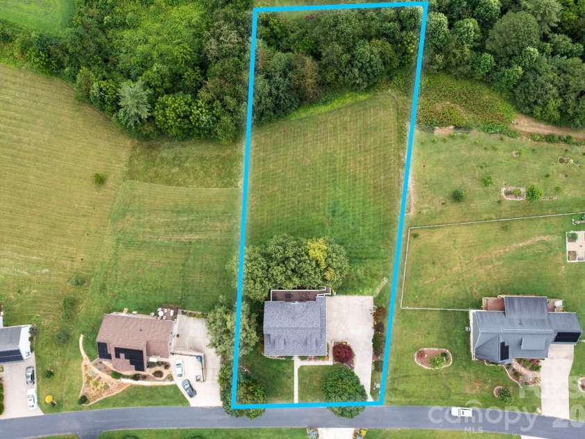 93 Big Sky Drive, Leicester, NC 28748.  MLS# CAR4403278, YatesRealty ID 37449. Large backyard