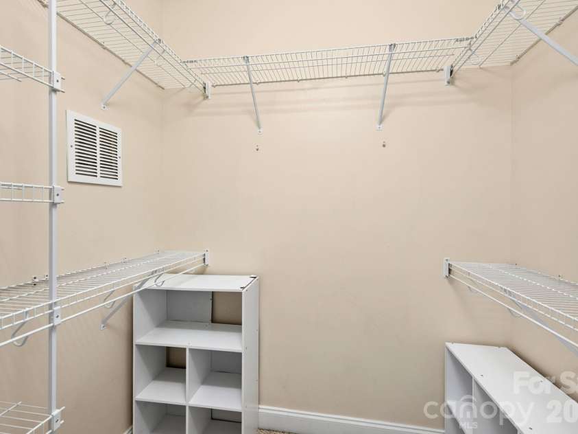 93 Big Sky Drive, Leicester, NC 28748.  MLS# CAR4403278, YatesRealty ID 37449. Primar Walk-In CLoset