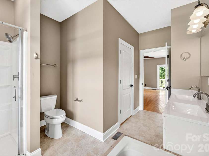 93 Big Sky Drive, Leicester, NC 28748.  MLS# CAR4403278, YatesRealty ID 37449. Shower and Walk-iN Closet