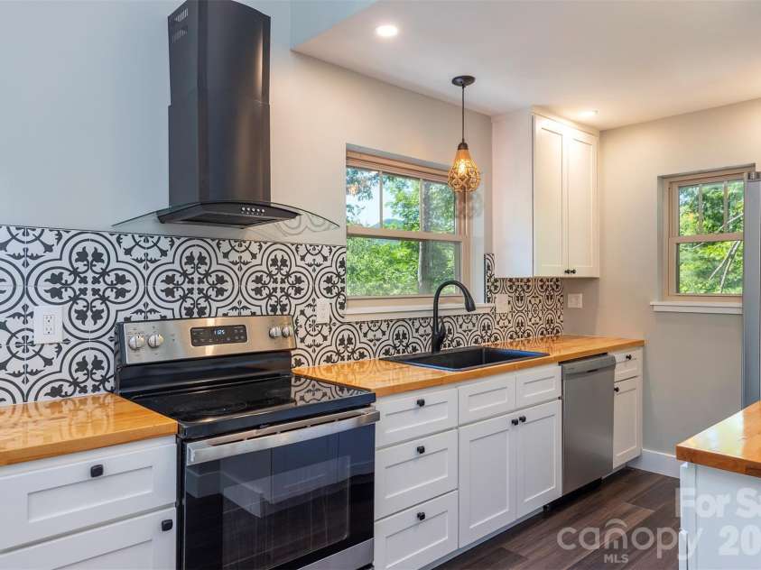 115 Bartram Way, Black Mountain, NC 28711.  MLS# CAR4334458, YatesRealty ID 3745. 