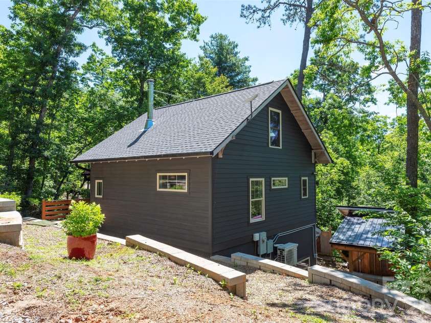 115 Bartram Way, Black Mountain, NC 28711.  MLS# CAR4334458, YatesRealty ID 3745. 