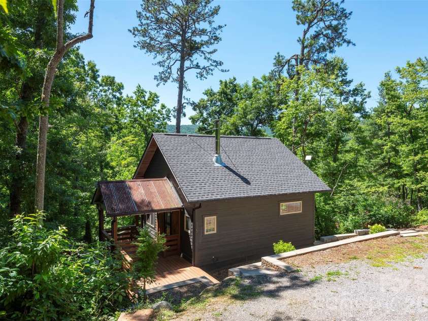115 Bartram Way, Black Mountain, NC 28711.  MLS# CAR4334458, YatesRealty ID 3745. 